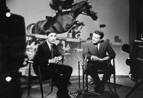 Eddy Merckx on television to discuss the Milan - San Remo championship he just won. (BELGA ARCHIVES)  x85216696stx