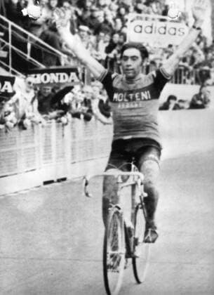 Eddy Merckx wins the Paris - Roubaix. (BELGA ARCHIVES)  x85219778stx