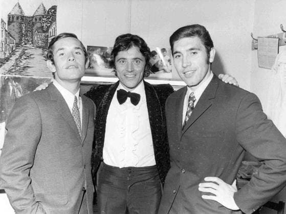 Belgian racing car pilot Jacky Ickx (L) meets Belgian cyclist Eddy Merckx (R) (BELGA ARCHIVES)  x85222238stx