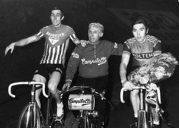 Cyclist Eddy Merckx (R) and patrick Sercu (L) make a lap of honour after winning the Antwerp s Six Days race (BELGA ARCHIVES)  x85224712stx