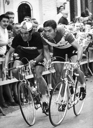 Cyclist Eddy Merckx (R) and Roger De Vlaeminck (L) in action during the first stage of the Tour de France (BELGA ARCHIVES)  x85224773stx
