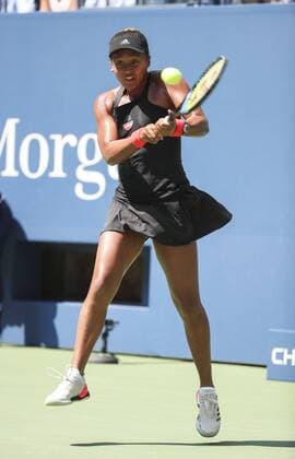 (180906) -- NEW YORK, Sept. 6, 2018 -- Naomi Osaka of Japan hits a return during the women s singles quarterfinal match against Lesia Tsurenko of Ukraine at the 2018 US Open tennis championships in New York, the United States, Sept. 5, 2018. Naomi Osaka won 2-0. ) (SP)US-NEW YORK-TENNIS-US OPEN-WOMEN S SINGLES WangxYing 