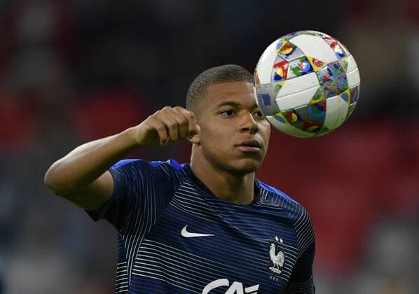 Before the match starts Kylian Mbappe FRA warming up DFB Internationals Germany GER vs France FRA UEFA Nations League Division A 2018 19 Group 1 06 09 2018 Allianz Arena Munich Germany DFB REGULATIONS PROHIBIT Internationals Germany vsSpain Arabia SAU