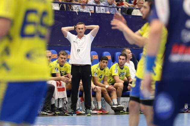 Denis Bahtijarevic Coach VfL Gummersbach stunned TBV Lemgo vs VfL Gummersbach Handball 1 Bundesliga 06 09 2018 TBV Lemgo vs VfL Gummersbach Handball 1 Bundesliga 06 09 2018 Lemgo Copyright: xEIBNER JanxStrohdiekx EP_JSK