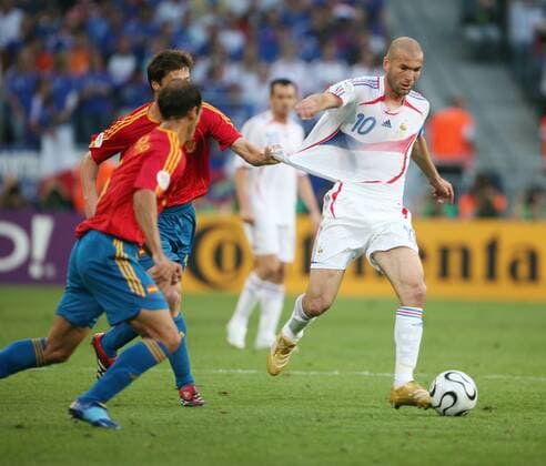 Zinedine Zidane beim WM Spiel Frankreich gegen Spanien am 18.7.2006 Zinedine Zidane beim WM Spiel Frankreich gegen Spanien am 18.7.2006 *** Zinedine Zidane at World Cup match France vs Spain at 18 7 2006 Zinedine Zidane at World Cup match France vs Spain at 18 7 2006