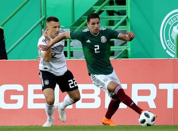 Germany Fürth Sportpark Ronhof Thomas Sommer 07 09 2018 Football Germany U 21 Mexico U 21 Picture lk Maximilian Eggestein Germany 22 and Jorge Sanchez Mexico 2 DFB REGULATIONS PROHIBIT ANY USE OF PHOTOGRAPH AS IMAGE SEQUENCES AND OR QUASI VIDEO Copyright: HMBxMedia xHeikoxBecker