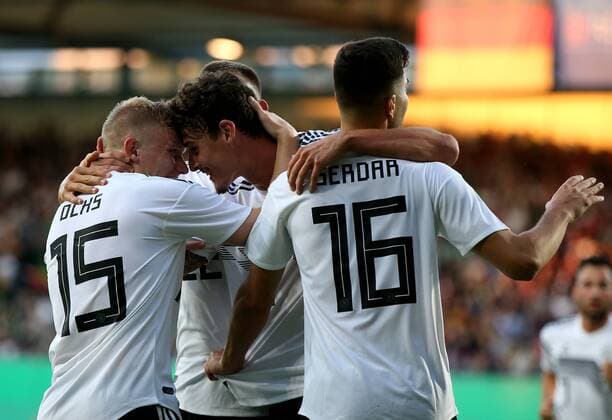 Germany Fürth Sportpark Ronhof Thomas Sommer 07 09 2018 Football Laenderspiel Germany U 21 Mexico U 21 Image Torjubel for the Goal Scorer to 1 0 v lk Philipp Ochs Germany 15 Scorer Janni Serra Germany 13 Maximilian Eggestein Germany 22 and Suat Serdar Germany 6 DFB REGULATIONS PROHIBIT ANY USE OF PHOTOGRAPHS AS IMAGE SEQUENCES AND OR QUASI VIDEO Copyright: HMBxMedia xHeikoxBecker