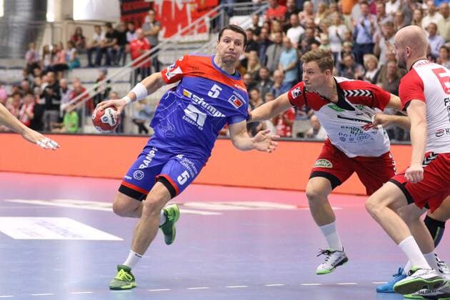 Romas Kirveliavicius HBW Balingen Weilstetten 5 vs Jakob Schwabe ASV Hamm Westphalia 11 right ASV Hamm Westphalia vs HBW Balingen Weilstetten Handball 2 Bundesliga 07 09 2018 ASV Hamm Westphalia vs HBW Balingen Weilstetten Handball 2 Bundesliga 07 09 2018 Hamm Copyright: xEIBNER JanxStrohdiekx EP_JSK