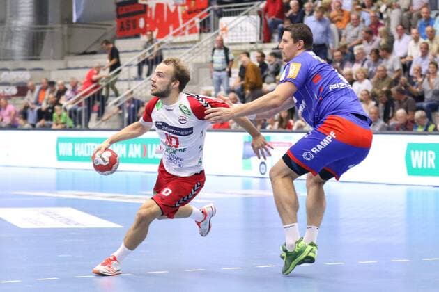 Vincent Sohmann ASV Hamm Westphalia 10 vs Romas Kirveliavicius HBW Balingen Weilstetten 5 right ASV Hamm Westphalia vs HBW Balingen Weilstetten Handball 2 Bundesliga 07 09 2018 ASV Hamm Westphalia vs HBW Balingen Weilstetten Handball 2 Bundesliga 07 09 2018 Hamm Copyright: xEIBNER JanxStrohdiekx EP_JSK