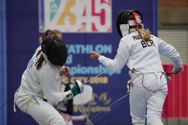 Belarusian Iryna Prasiantsova (R) fights with the Ukrainian Zinayida Batrak during the women s relay fencing event of the Modern pentathlon moderner Fünfkampf World Championship WM Weltmeisterschaft in Mexico City, Mexico, 07 September 2018. Modern Pentathlon World Championships in Mexico !ACHTUNG: NUR REDAKTIONELLE NUTZUNG!  Copyright: xJOSExMENDEZx MEX01 20180907-636719499611533336