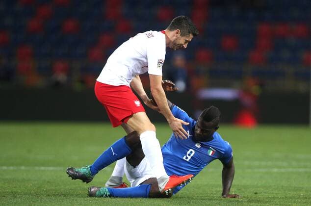 Fußball, Nations League, Italien - Polen 07.09.2018. Bologna, Italy:ROBERT LEWANDOWSKI, MARIO BALOTELLI in action during the match UEFA Nations League , Group 3, football match between ITALY V POLAND in DALL ARA STADIUM IN BOLOGNA.  Copyright: xMarcoxIacobuccix xIPAx xMarcoxIacobuccix