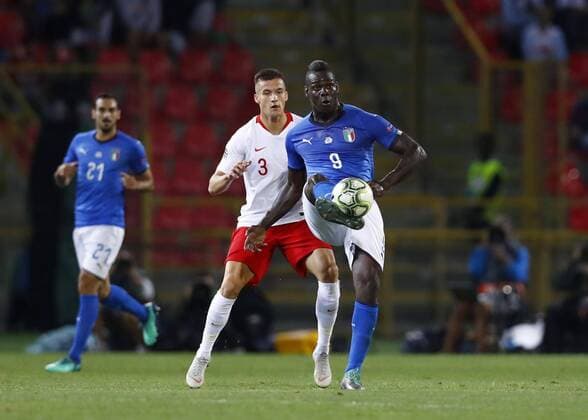 Fußball, Nations League, Italien - Polen September 7, 2018 - Bologna, Italy - Italy v Poland - UEFA Nations League..Arkadiusz Reca of Poland and Mario Balotelli of Italy at Renato Dall Ara Stadium in Bologna, Italy on September 7, 2018. Italy v Poland - UEFA Nations League A  - ZUMAn230 20180907_zaa_n230_645 Copyright: xMatteoxCiambellix
