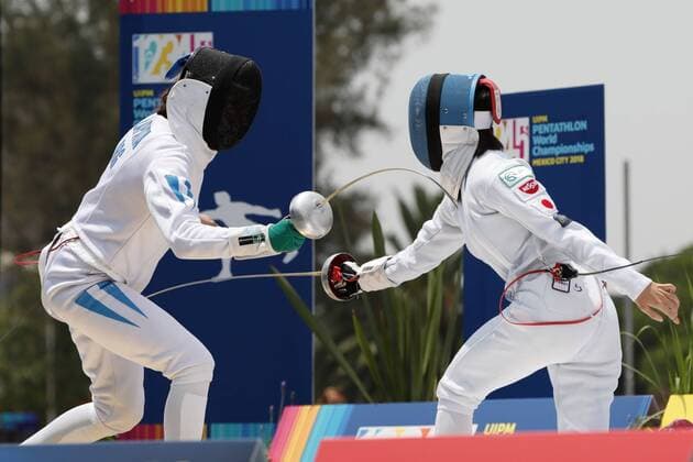 Shino Yamanaka (R) from Japan competes with Ayelén Zapata (L) from Argentina, during the women s relay fencing competition that takes place in the framework of the Modern pentathlon moderner Fünfkampf World Championship WM Weltmeisterschaft in Mexico City, Mexico, 07 September 2018. EFE Jose Mendez WORLD CHAMPIONSHIP OF MODERN PENTATLON IN MEXICO !ACHTUNG: NUR REDAKTIONELLE NUTZUNG!  Copyright: xJoséxMéndezx MEX01 20180908-636719627706920209