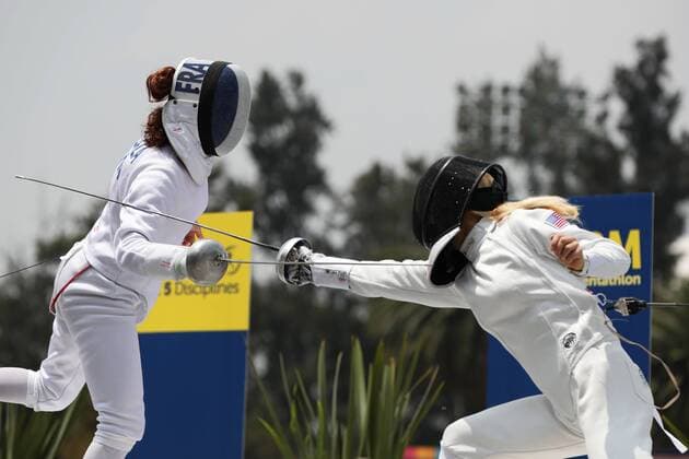 Manon Barbaza (L) of France competes with Samantha Achterberg (R) of the United States, during the women s relay fencing competition that takes place in the framework of the Modern pentathlon moderner Fünfkampf World Championship WM Weltmeisterschaft in Mexico City, Mexico, 07 September 2018. EFE Jose Mendez WORLD CHAMPIONSHIP OF MODERN PENTATLON IN MEXICO !ACHTUNG: NUR REDAKTIONELLE NUTZUNG!  Copyright: xJoséxMéndezx MEX01 20180908-636719629034114687