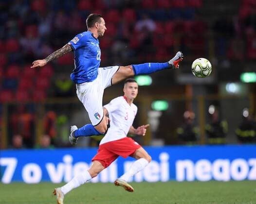 (180908) -- BOLOGNA, Sept. 8, 2018 -- Italy s Federico Bernardeschi (L) competes during the UEFA Nations League soccer match between Italy and Poland at Dall Ara stadium in Bologna, Italy, Sept. 7, 2018. The match ended 1-1. ) (SP)ITALY-BOLOGNA-SOCCER-UEFA-NATIONS LAEGUE-ITALY VS POLAND AlbertoxLingria 