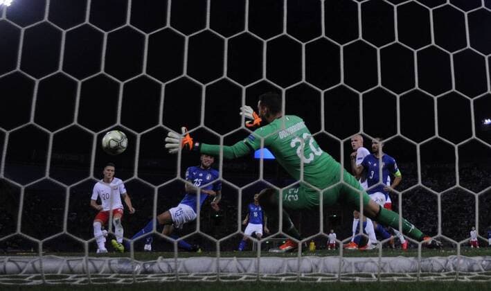 Sport Bilder des Tages (180908) -- BOLOGNA, Sept. 8, 2018 -- Poland s Piotr Zielinski (1st L) shoots to score during the UEFA Nations League soccer match between Italy and Poland at Dall Ara stadium in Bologna, Italy, Sept. 7, 2018. The match ended 1-1. ) (SP)ITALY-BOLOGNA-SOCCER-UEFA-NATIONS LAEGUE-ITALY VS POLAND AlbertoxLingria 