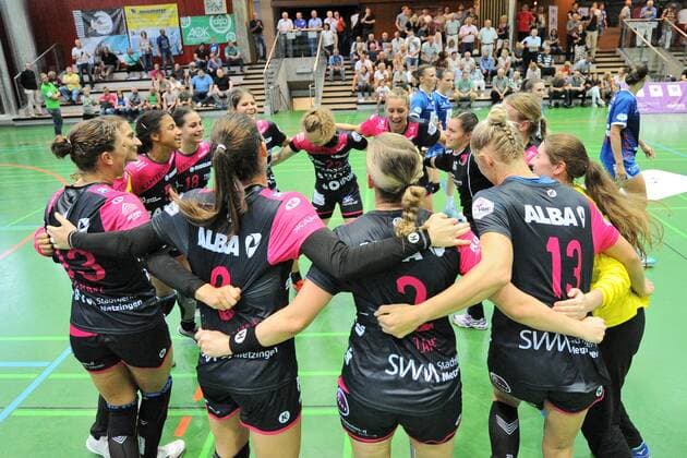 The TusSies Metzingen celebrate the first 2 points in the new season TusSies Metzingen Handball HBF Bundesliga League match 08 09 2018 Photo TBaur Eibner Neckarsulmer Sport Union vs TusSies Metzingen Neckarsulm Copyright: xEIBNER TobiasxBaurx EP_TBR