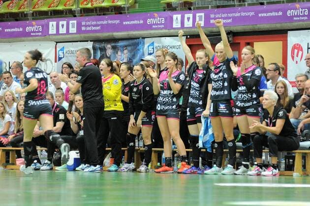 cheering at TusSies TusSies Metzingen Handball HBF Bundesliga League match 08 09 2018 Photo TBaur Eibner Neckarsulmer Sportunion vs TusSies Metzingen Neckarsulm Copyright: xEIBNER TobiasxBaurx EP_TBR