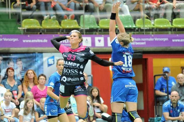 Julia Behnke TusSies Metzingen 93 against Seline Ineichen Neckarsulm Sport Union 18 TusSies Metzingen Handball HBF Bundesliga League match 08 09 2018 Photo TBaur Eibner Neckarsulmer Sportunion vs TusSies Metzingen Neckarsulm Copyright: xEIBNER TobiasxBaurx EP_TBR