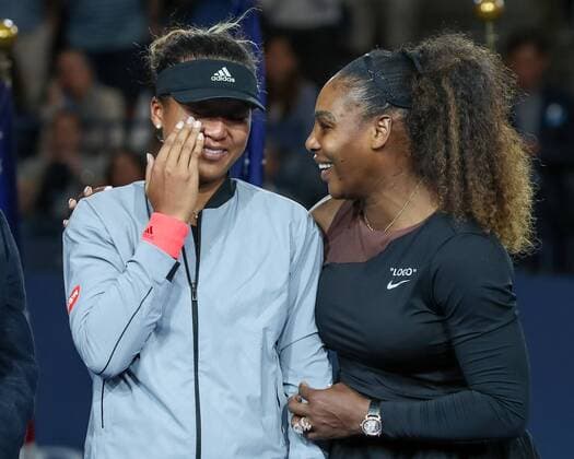 Sport Themen der Woche KW36 Sport Bilder des Tages Finalistin Serena Williams troested die weinende Siegerin Naomi Osaka, Siegerehrung, Praesentation Damen Einzel Finale, Endspiel *** Finalist Serena Williams troested the crying winner Naomi Osaka award ceremony Presentation Womens singles final final Copyright: xJuergenxHasenkopfx