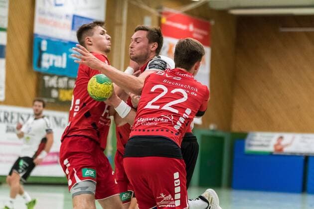 Jan Kussmann SG H2Ku Herrenberg 25 Felix Trumpp Neckarsulmer Sport Union 08 Alexander Zuern SG H2Ku Herrenberg 22 SG H2Ku Herrenberg vs Neckarsulmer Sport Union Handball BWOL Mens 08 09 2018 SG H2Ku Herrenberg vs Neckarsulmer Sport Union Handball BWOL Mens 08 09 2018 Herrenberg Copyright: xEIBNER WolfgangxFrankx EP_WFK