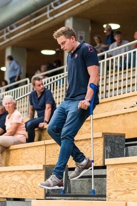 Injured Jannis Mezger SG H2Ku Herrenberg 21 on Kruecken SG H2Ku Herrenberg vs Neckarsulmer Sport Union Handball BWOL Men 08 09 2018 SG H2Ku Herrenberg vs Neckarsulmer Sport Union Handball BWOL Mens 08 09 2018 Herrenberg Copyright: xEIBNER WolfgangxFrankx EP_WFK