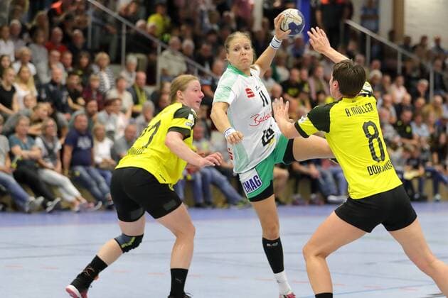 Michaela Hrbkova GOE in the jump throw 180908 BVB vs FRISCH ON GOEPPINGEN season 2018 19 1 Bundesliga match 1 sports hall Bleichstein Herdecke BVB handball ladies Bundesliga match 2018 19 Dortmund Copyright: xEIBNER Wolfgang_Stummbilligx EP_EER
