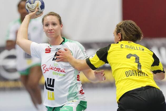 vl Johanna Schindler GOE against Mueller BVB 180908 BVB vs FRISCH ON GOEPPINGEN Season 2018 19 1 Bundesliga Game 1 Sporthalle Bleichstein Herdecke BVB Handball Women Bundesliga Game 2018 19 Dortmund Copyright: xEIBNER Wolfgang_Stummbilligx EP_EER