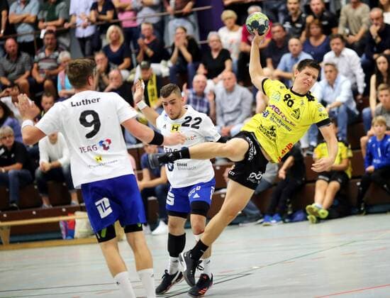 3 Handball Liga Ost Season 2018 2019 08 09 2018 MSG Falken Groß Bieberau Modau I vs ThSV Eisenach Groß Bieberau v l Daniel Luther and Armend Alaj both Eisenach Hrvoje Batinovic MSG Falken Special duel