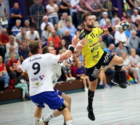 3 Handball Liga Ost Season 2018 2019 08 09 2018 MSG Falken Groß Bieberau Modau I vs ThSV Eisenach Groß Bieberau v l Daniel Luther and Armend Alaj both Eisenach Till Buschmann MSG Falken action duel