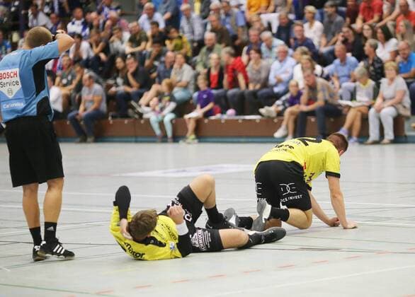3 Handball Liga Ost Season 2018 2019 08 09 2018 MSG Falken Groß Bieberau Modau I vs ThSV Eisenach Groß Bieberau v l Heavy work for the referees but also for the players Action Single picture