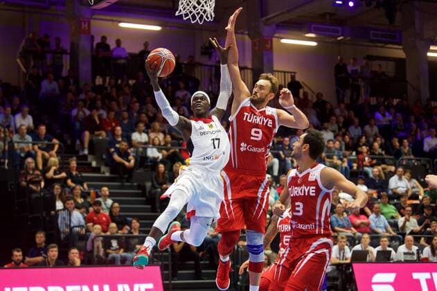 Basketball Hamburg 07 09 2018 VTG Supercup Germany GER Turkey TUR Dennis Schröder Schroeder Germany No 17 Schröder Semih Erden Turkey No 09 Kartal Özmizrak Turkey No 03