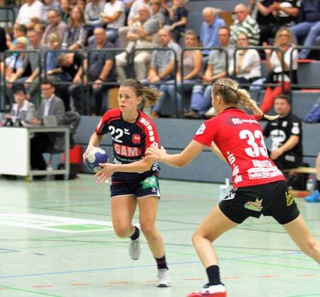 left Marie Christine Beddies Herrenberg and Lisa Borutta Bucholz Rosengarten GER HL Buchholz 08 Rosengarten SG H2Ku Herrenberg 2 League Women Handball Buchholz Copyright: xEIBNER Cebulokx EP_EER