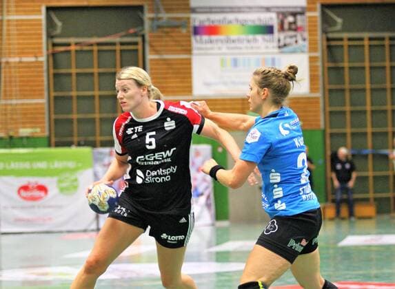 Carolin Schmele HSG Bensheim Auerbach and Isabell Kaiser Buxtehuder SV GER Buxtehuder SV HSG Bensheim Auerbach 1 League Women Handball Buxtehude Copyright: xEIBNER Cebulokx EP_EER