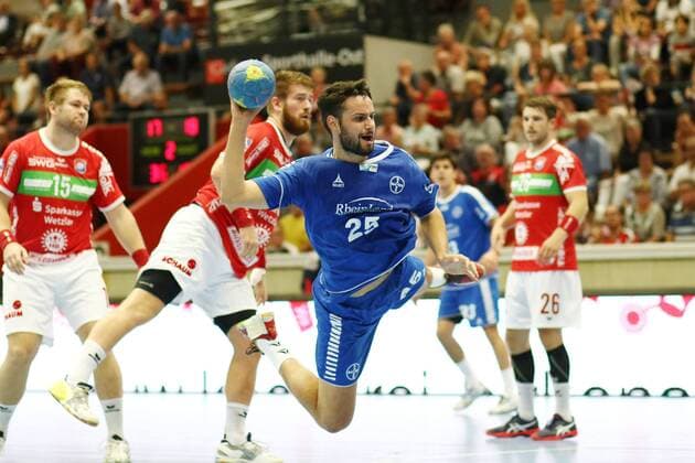 Goal shot by Patrick Hueter Dormagen TV Huettenberg vs TSV Bayer Dormagen Handball 2 Bundesliga 08 09 2018 TV Huettenberg vs TSV Bayer Dormagen Handball 2 Bundesliga 08 09 2018 Huettenberg Copyright: xEIBNER RenexWeissx EP_RWS