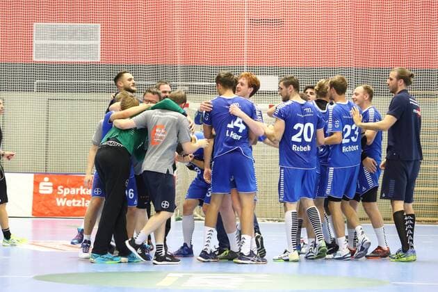 Dormagener players celebrate the victory against Huettenberg TV Huettenberg vs TSV Bayer Dormagen Handball 2 Bundesliga 08 09 2018 TV Huettenberg vs TSV Bayer Dormagen Handball 2 Bundesliga 08 09 2018 Huettenberg Copyright: xEIBNER RenexWeissx EP_RWS
