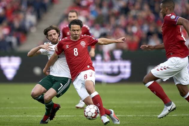 Fußball, Nations League, Dänemark - Wales Joe Allen Wales and Thomas Delaney Denmark during their UEFA Nations League football match between Denmark and Wales at the Ceres Park (Aarhus Stadium) Aarhus Denmark sunday 9.september 2018. Danmark 