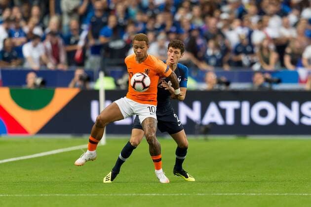 Paris France 09 09 2018 UEFA Nations League France Netherlands Benjamin Pavard FRA and Memphis Depay NLD in a duel DeFodi053