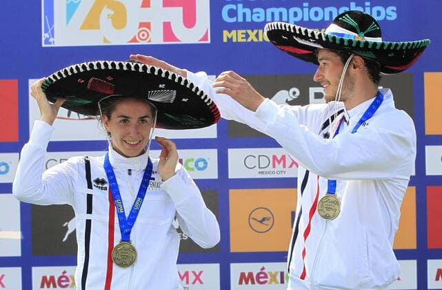 French Emma Riff (L) and Alexandre Henrard (R) celebrate the third place in the mixed relay pistol shooting and cross country running event in the framework of the Modern pentathlon moderner Fünfkampf World Championship WM Weltmeisterschaft in Mexico City, Mexico, 09 September 2018. Modern Pentathlon World Championship !ACHTUNG: NUR REDAKTIONELLE NUTZUNG!  Copyright: xMARIOxGUZMANx MEX01 20180910-636721483179332755