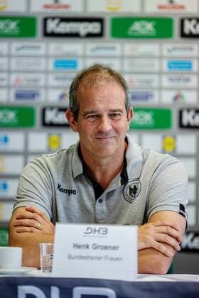Henk Groener National coach Women during the press conference on handball Laender match of women between Germany and Russia in the Radisson Blue Hotel on 10 September 2018 in Bauhaus city Dessau Saxony Anhalt Saxony Anhalt Germany Germany Eibner Hartmut Boesener HB LS F PK Germany Russia Copyright: xEIBNER HartmutxBoesenerx EP_HBR