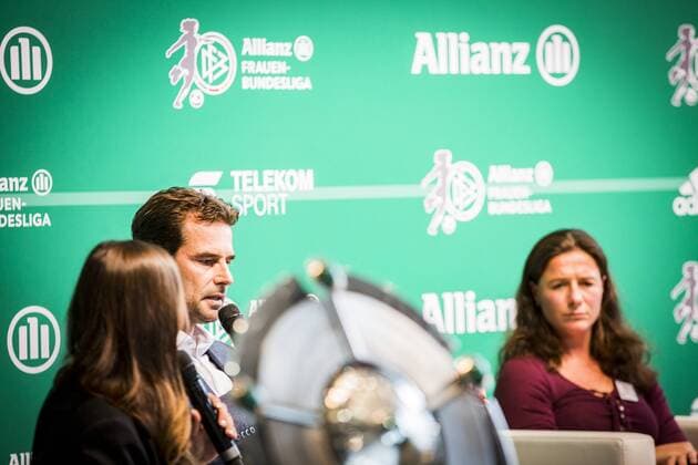 GER, Saisoneröffnung Allianz Frauen-Bundesliga 10.09.2018, Deutsches Fußballmuseum, Dortmund, GER, Saisoneröffnung Allianz Frauen-Bundesliga, DFL REGULATIONS PROHIBIT ANY USE OF PHOTOGRAPHS AS IMAGE SEQUENCES AND OR QUASI-VIDEO im Bild picture shows: Ralf Kellermann (Sportlicher Leiter VfL Wolfsburg) im Gespräch mit Laura Wontorra, *** GER Season Opening Allianz Women Bundesliga 10 09 2018 German Football Museum Dortmund GER Season Opening Allianz Women Bundesliga DFL REGULATIONS PROHIBIT ANY USE OF PHOTOGRAPH AS IMAGE SEQUENCES AND OR QUASI VIDEO Pictured picture shows Ralf Kellermann Sporting Director VfL Wolfsburg in Conversation with Laura Wontorra nordphotox xRauch nph00251
