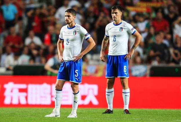 Sport Bilder des Tages Fußball, Nations League, Portugal - Italien Italy s Jorginho and Alessio Romagnoli look dejected after conceding during the UEFA Nations League - League A - Group 3 match at Estadio da Luz, Lisbon. Picture date 10th September 2018. Picture credit should read: Matt McNulty Sportimage EDITORIAL USE ONLY. No use with unauthorised audio, video, data, fixture lists, club league logos or live services. Online in-match use limited to 120 images, no video emulation. No use in betting, games or single club league player publications.