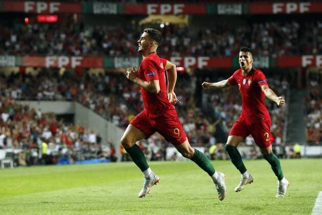 Fußball, Nations League, Portugal - Italien (L-R) Andre Silva of Portugal, Joao Cancelo of Portugal during the UEFA Nations League A group 3 qualifying match between Portugal and Italy at Estadio La Luz on September 10, 2018 in Lisbon, Portugal UEFA Nations League A group 3 2018 2019 xVIxVIxImagesx xMauricexvanxSteenxIVx 12079421
