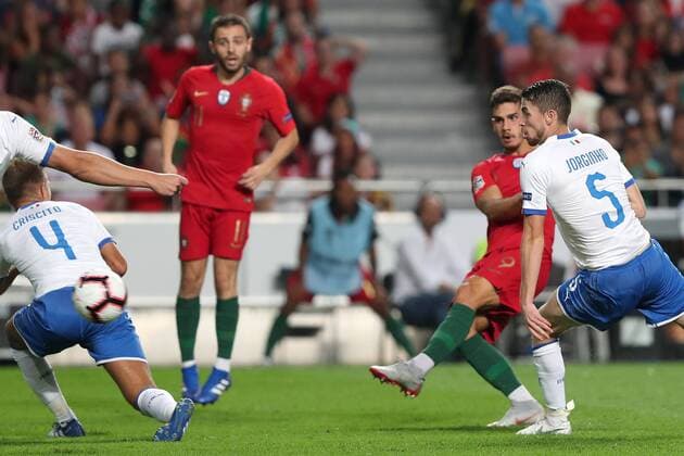 Fußball, Nations League, Portugal - Italien September 10, 2018 - Lisbon, Portugal - Portugal s forward Andre Silva shoots to score during the UEFA Nations League A group 3 football match Portugal vs Italy at the Luz stadium in Lisbon, Portugal on September 10, 2018. UEFA Nations League A group 3 football match Portugal vs Italy - ZUMAf123 20180910_zap_f123_003 Copyright: xPedroxFiuzax