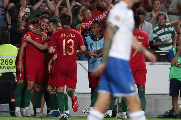 Fußball, Nations League, Portugal - Italien September 10, 2018 - Lisbon, Portugal - Portugal s forward Andre Silva celebrates with teammates after scoring during the UEFA Nations League A group 3 football match Portugal vs Italy at the Luz stadium in Lisbon, Portugal on September 10, 2018. UEFA Nations League A group 3 football match Portugal vs Italy - ZUMAf123 20180910_zap_f123_001 Copyright: xPedroxFiuzax