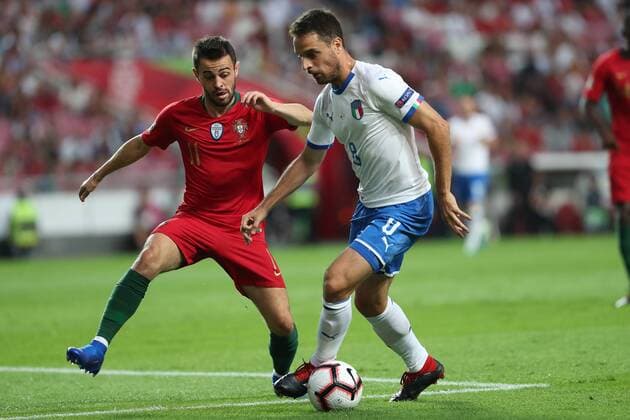 September 10, 2018 - Lisbon, Portugal - Italy s midfielder Giacomo Bonaventura (R ) vies with Portugal s forward Bernardo Silva during the UEFA Nations League A group 3 football match Portugal vs Italy at the Luz stadium in Lisbon, Portugal on September 10, 2018. Portugal v Italy - UEFA Nations League A  - ZUMAn230 20180910_zaa_n230_220 Copyright: xPedroxFiuzax