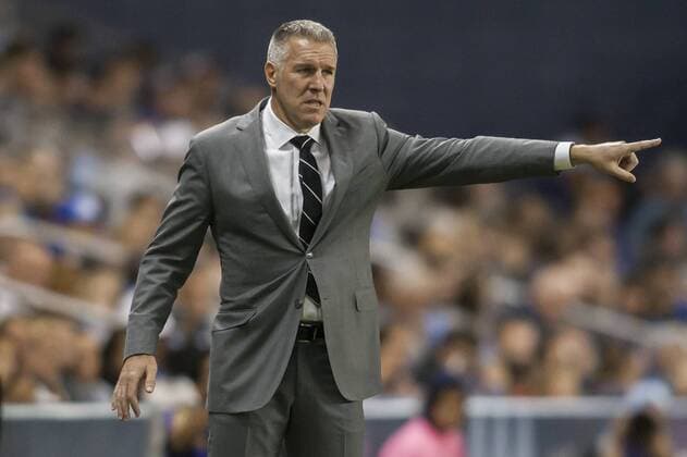 KANSAS CITY, KS - SEPTEMBER 08: Sporting Kansas City Head Coach Peter Vermes direct his team from the sidelines during the match between Sporting Kansas City and Orlando City SC on Saturday September 8th, 2018 at Children s Mercy Park in Kansas City, KS. (Photo by Nick Tre. Smith Icon Sportswire) SOCCER: SEP 08 MLS Fussball Herren USA - Orlando City SC at Sporting Kansas City Icon0908180737 EDITORIAL USE ONLY