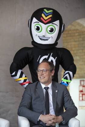 Press Conference Handball World Cup 2019 Sport and Olympic Museum Cologne Date 11 09 2018 DHB Chairman of the Board Mark Schober with World Cup mascot Stan