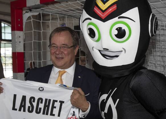 Press Conference Handball World Cup 2019 Sport and Olympic Museum Cologne Date 11 09 2018 Prime Minister Armin Laschet with World Cup mascot Stan