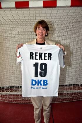 Mayoress of the City of Cologne Henriette Reker posing with jersey on 11 09 2018 in Cologne at the press conference on the state of preparation for the Handball World Cup 2019 which takes place in the period 10 to 27 January with 13 meetings in Cologne